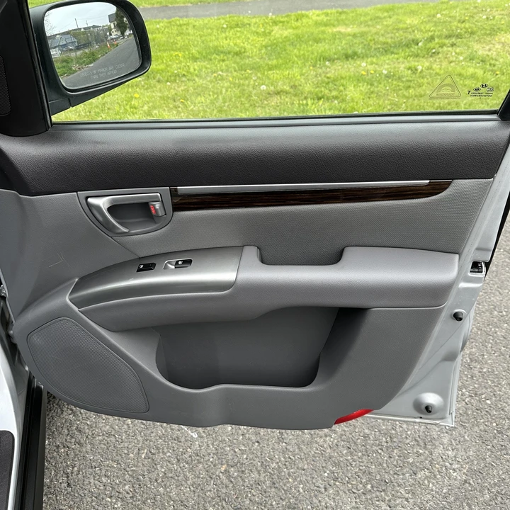 2010 Hyundai Santa Fe - Image 16 of 21