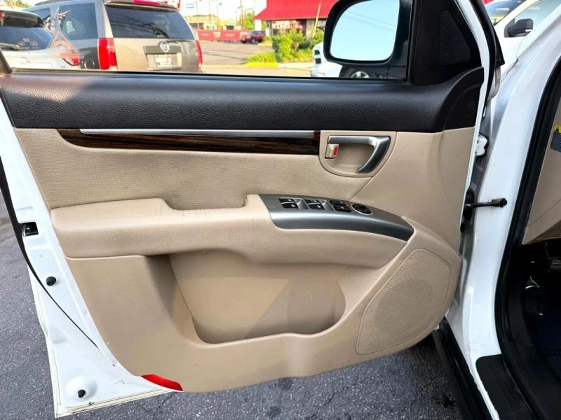 2010 Hyundai Santa Fe - Image 11 of 12
