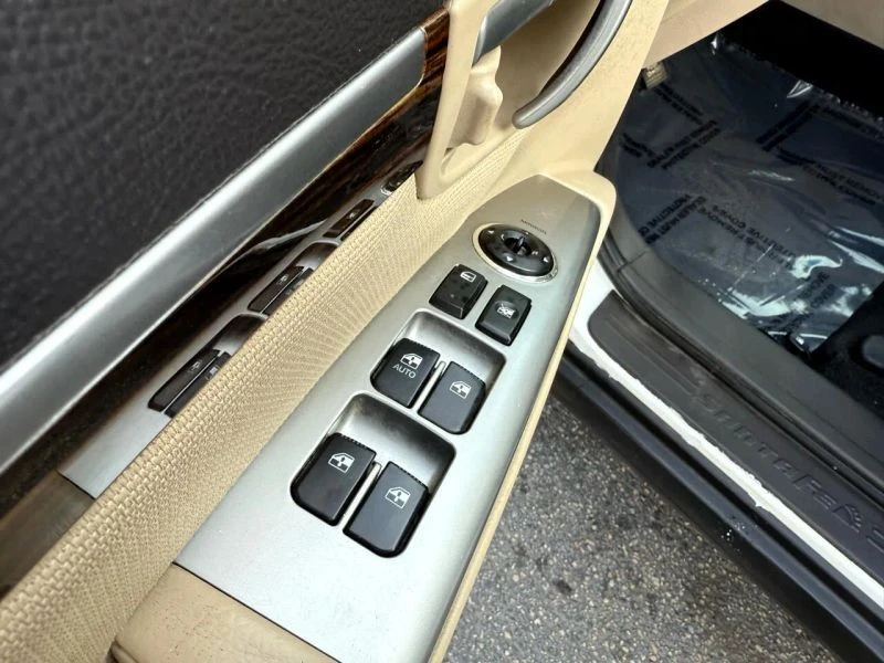 2010 Hyundai Santa Fe - Image 10 of 12