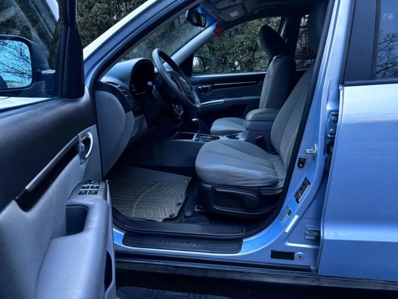2010 Hyundai Santa Fe - Image 10 of 12