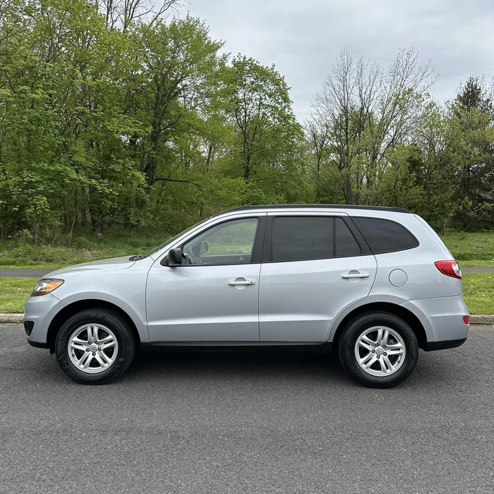 2010 Hyundai Santa Fe - Image 8 of 12
