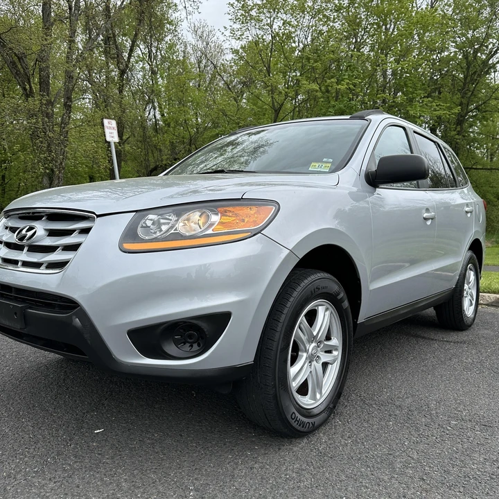 2010 Hyundai Santa Fe - Image 10 of 12