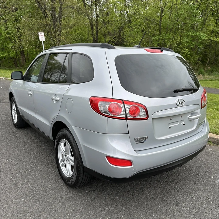 2010 Hyundai Santa Fe - Image 7 of 12