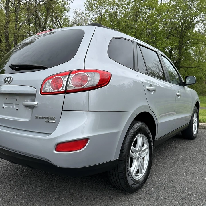2010 Hyundai Santa Fe - Image 4 of 12