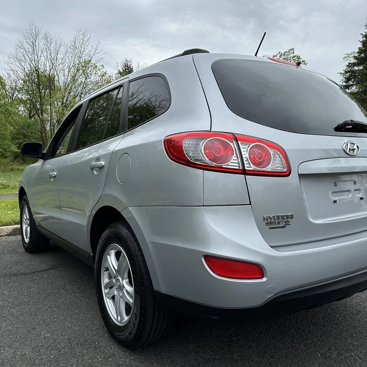 2010 Hyundai Santa Fe - Image 6 of 12