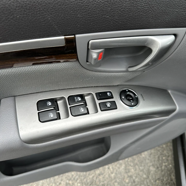 2010 Hyundai Santa Fe - Image 15 of 21