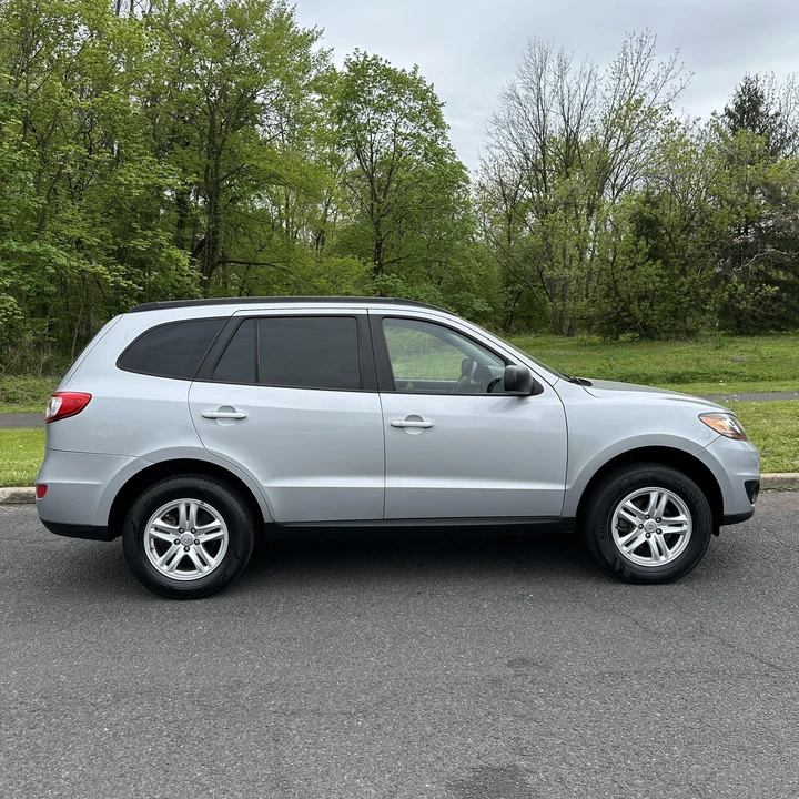 2010 Hyundai Santa Fe - Image 2 of 12