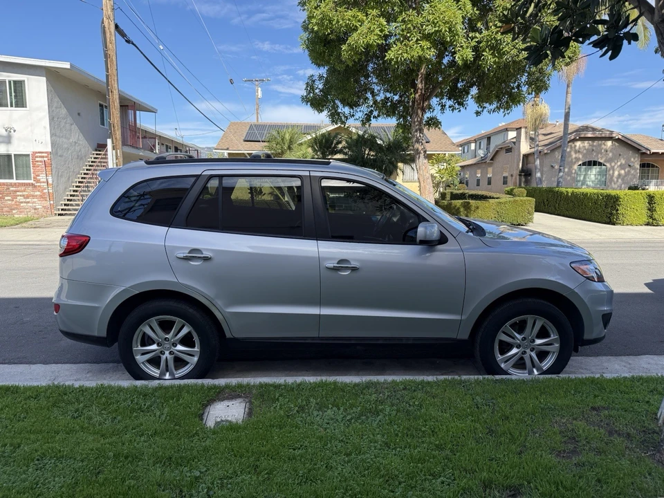 2010 Hyundai Santa Fe - Image 9 of 20
