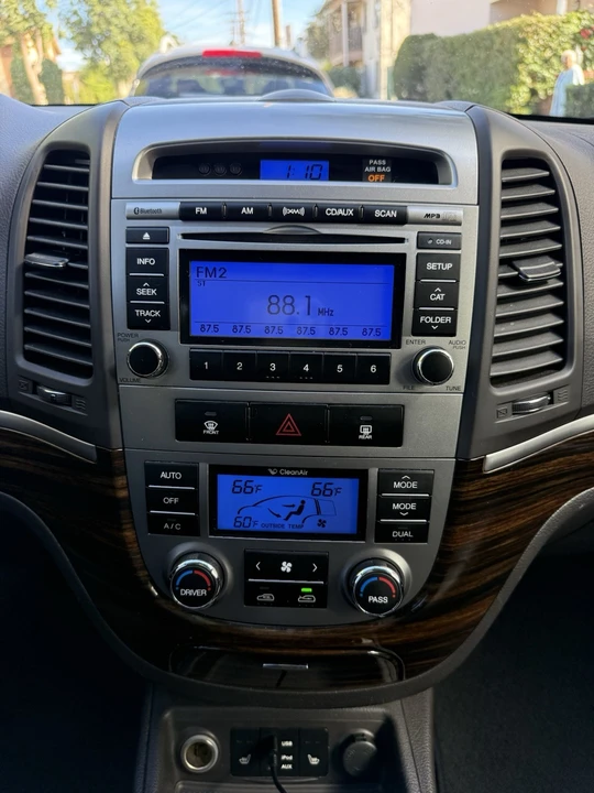 2010 Hyundai Santa Fe - Image 15 of 20