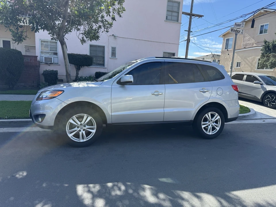 2010 Hyundai Santa Fe - Image 3 of 20