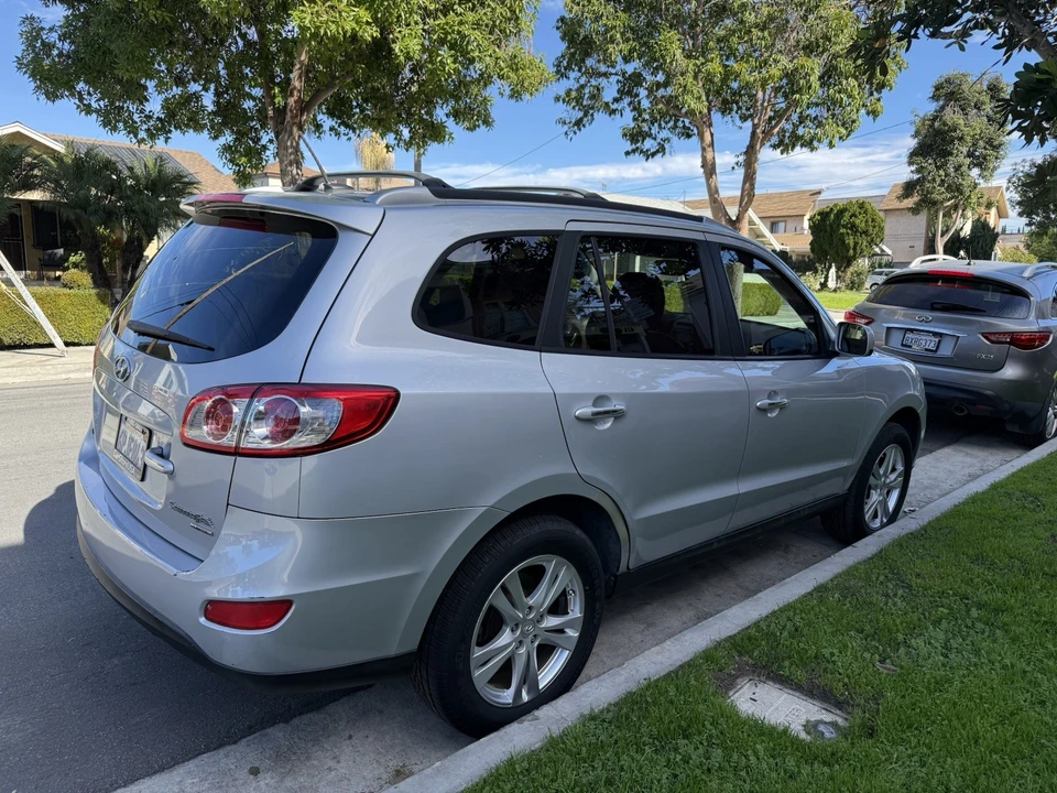 2010 Hyundai Santa Fe - Image 8 of 20