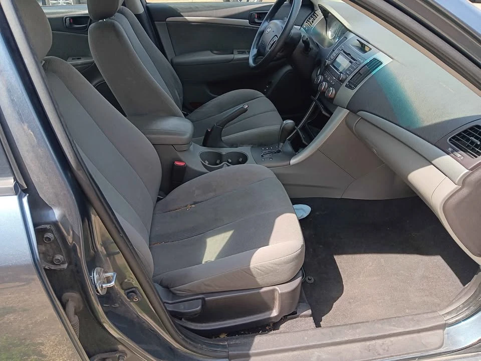 2010 Hyundai Sonata - Image 7 of 9
