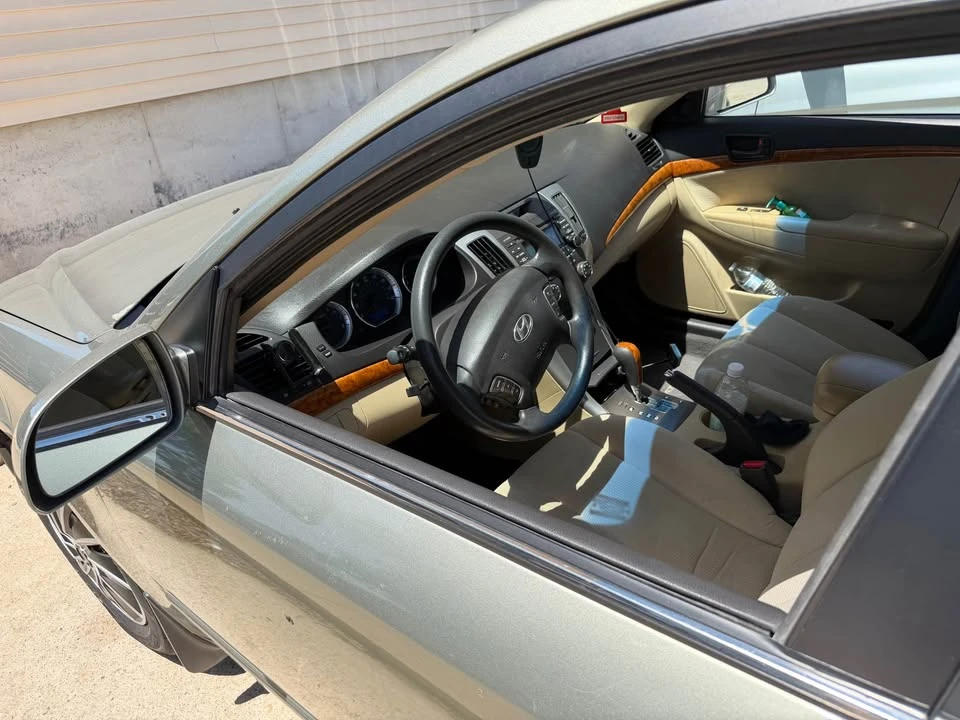 2010 Hyundai Sonata - Image 4 of 6