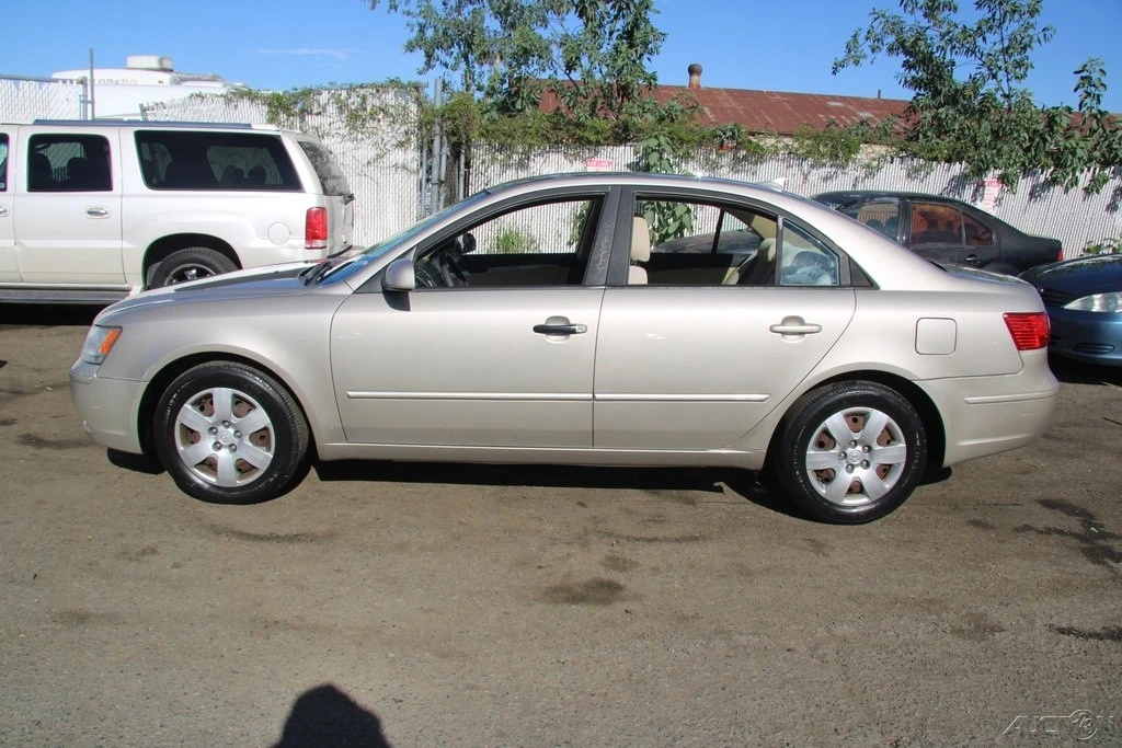 2010 Hyundai Sonata - Image 3 of 21