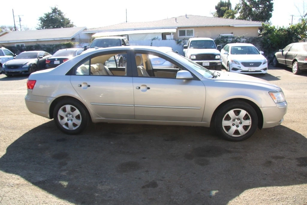 2010 Hyundai Sonata - Image 7 of 21