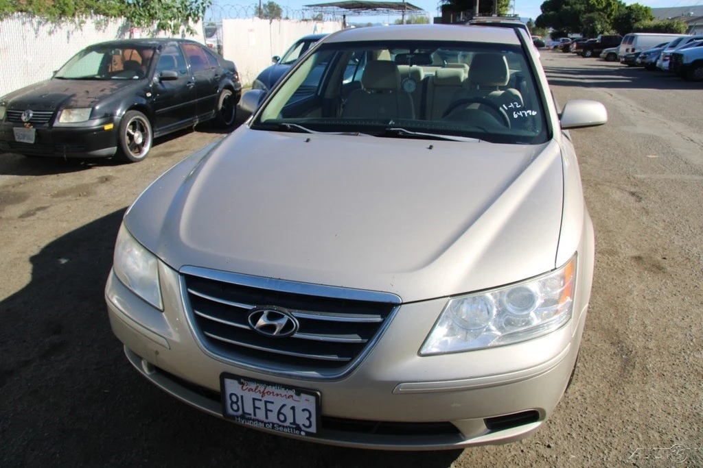 2010 Hyundai Sonata - Image 10 of 21