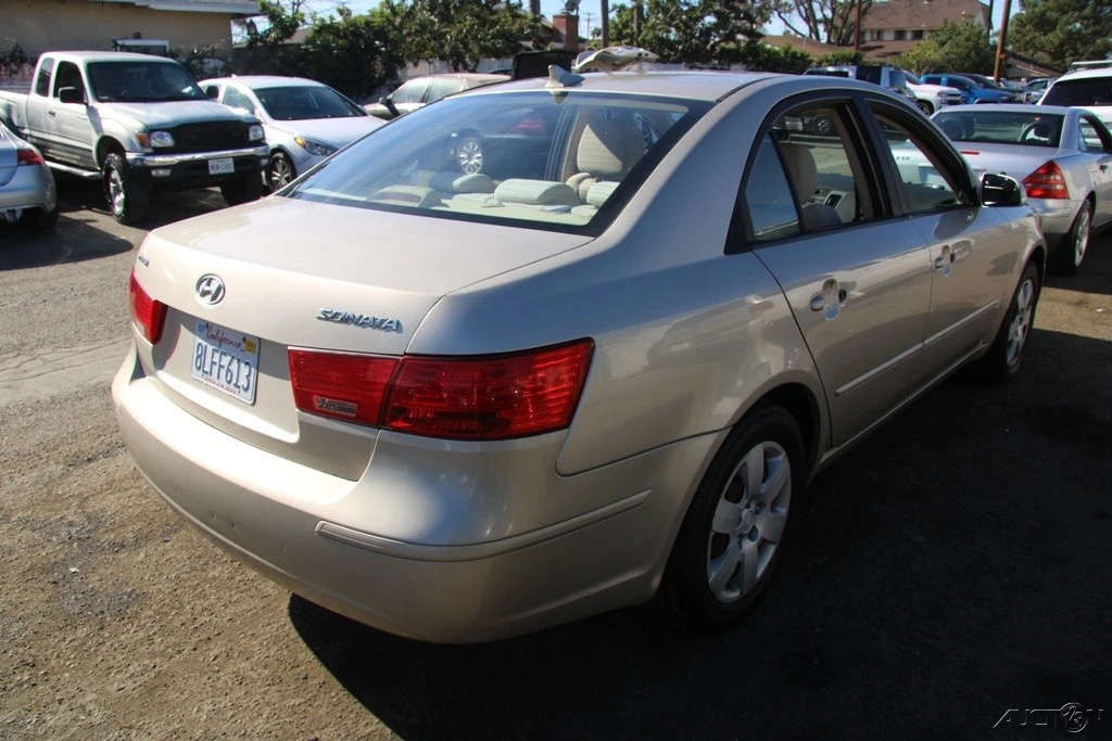 2010 Hyundai Sonata - Image 6 of 21