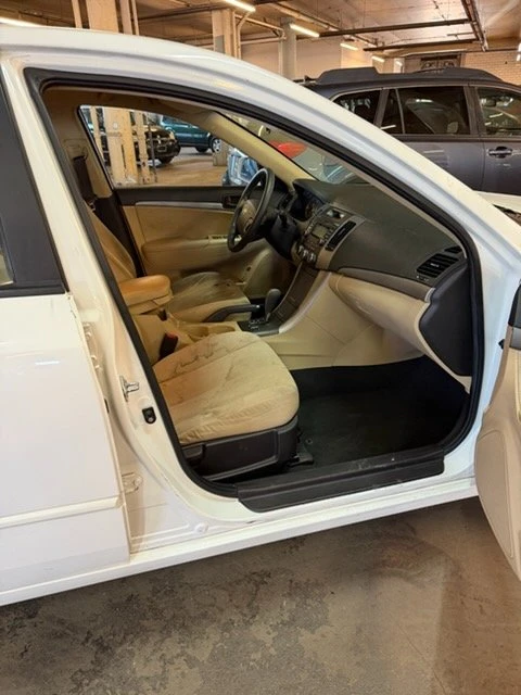 2010 Hyundai Sonata - Image 6 of 9