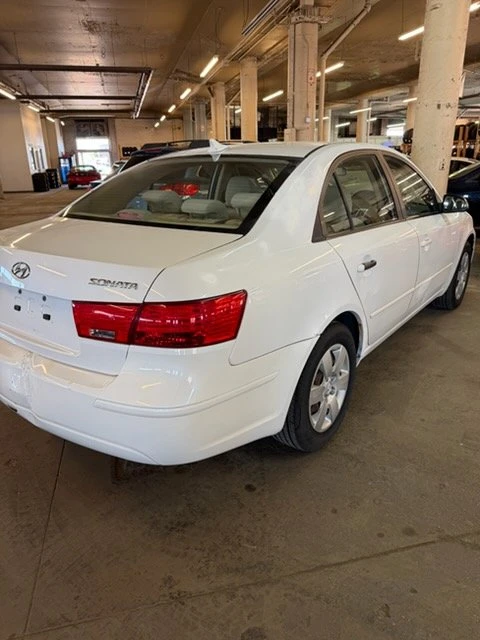 2010 Hyundai Sonata - Image 5 of 9