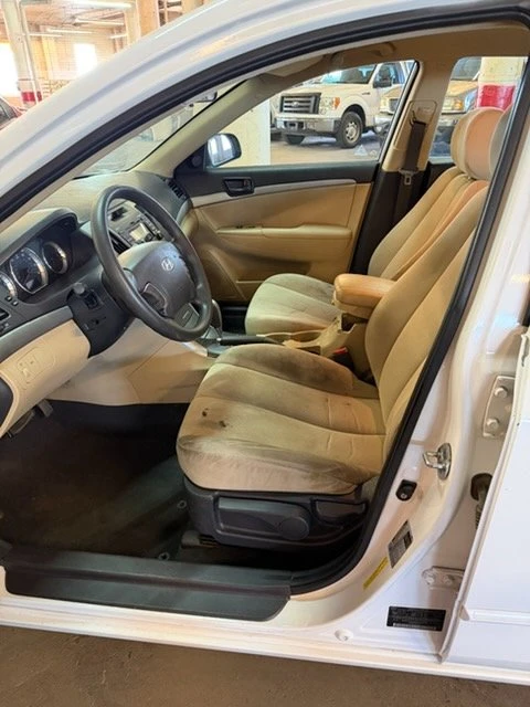 2010 Hyundai Sonata - Image 2 of 9