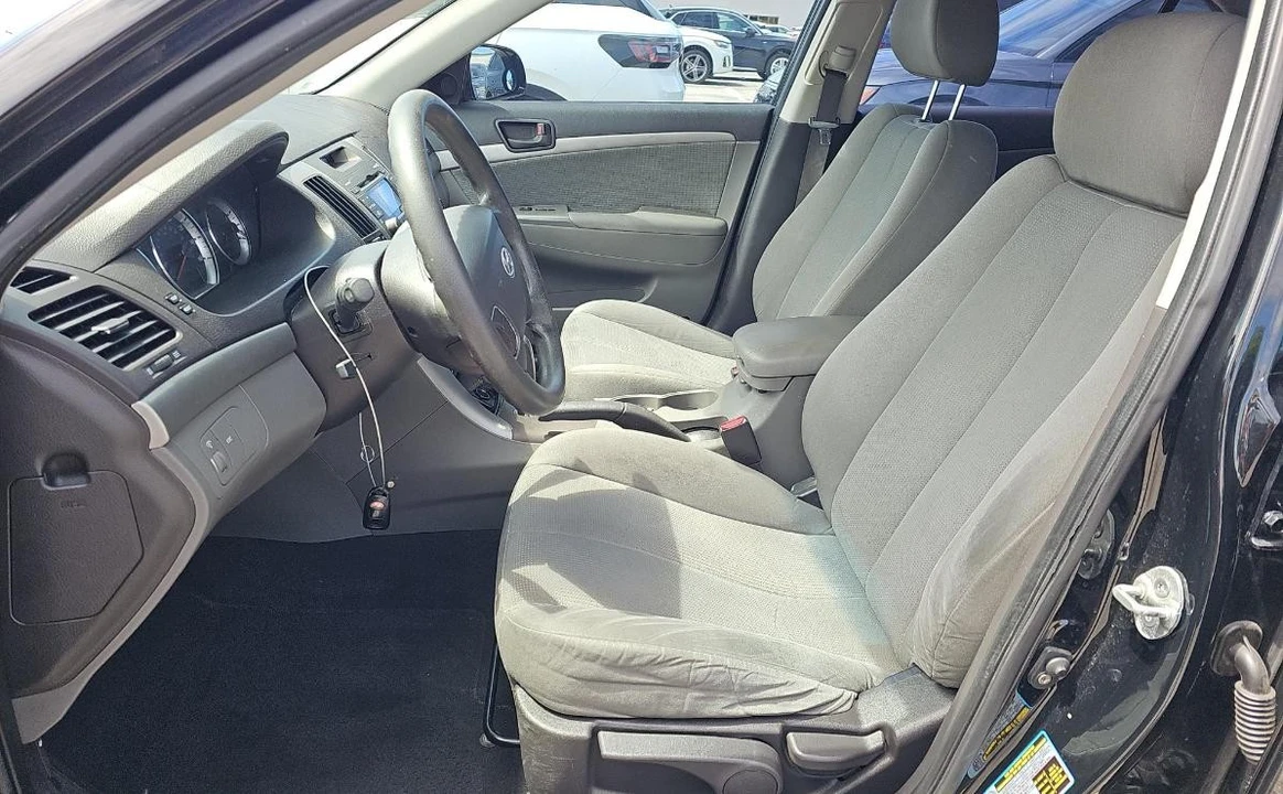 2010 Hyundai Sonata - Image 7 of 13