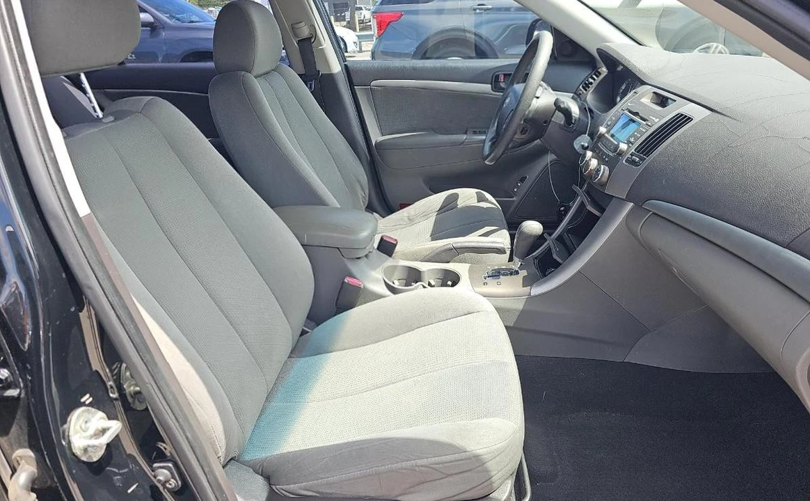 2010 Hyundai Sonata - Image 8 of 13