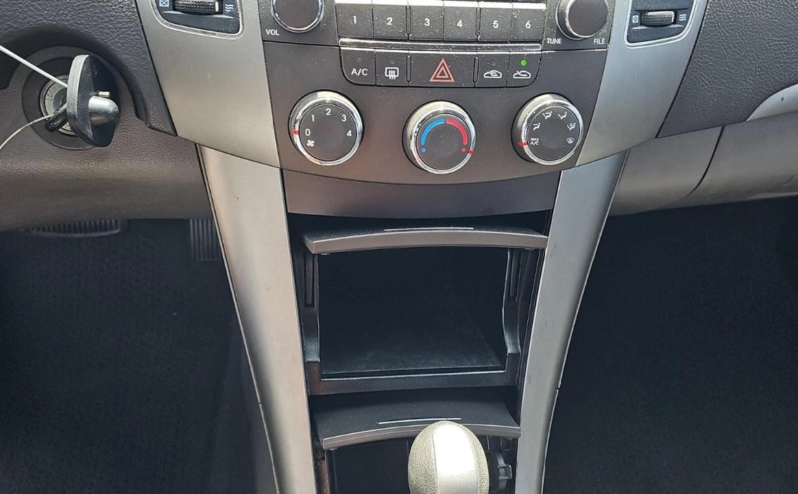 2010 Hyundai Sonata - Image 11 of 13