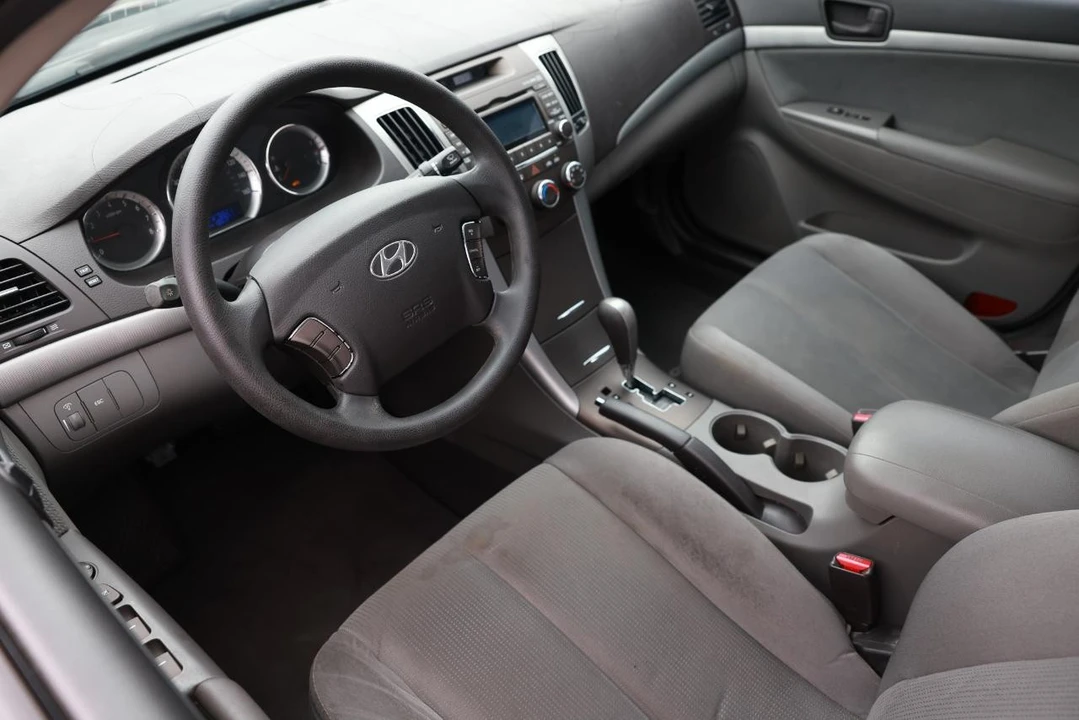 2010 Hyundai Sonata - Image 4 of 21