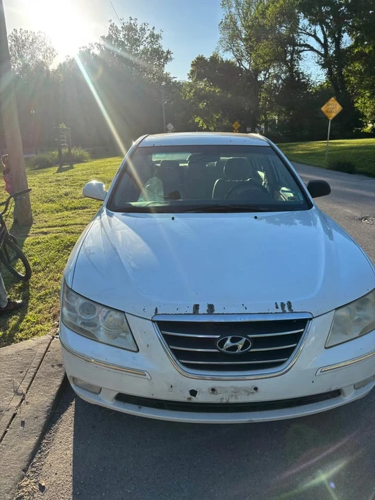 2010 Hyundai Sonata - Image 2 of 5