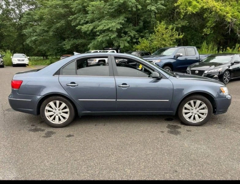 2010 Hyundai Sonata - Image 4 of 11