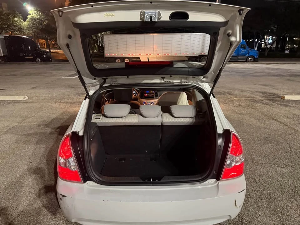2010 Hyundai Accent - Image 9 of 10