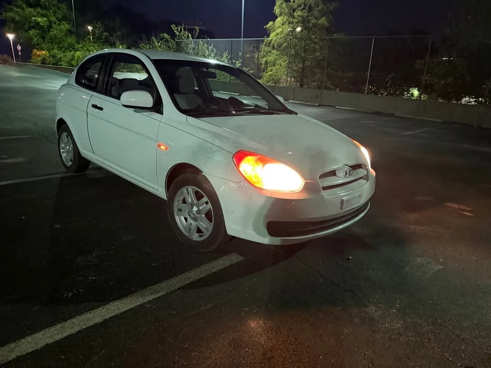 2010 Hyundai Accent - Image 3 of 10