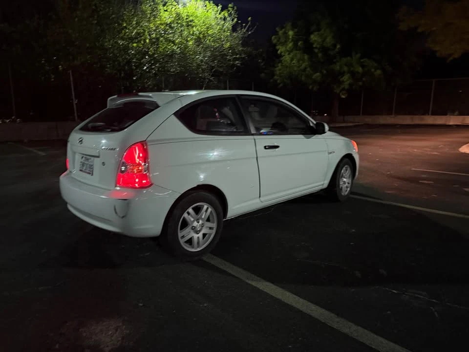 2010 Hyundai Accent - Image 2 of 10