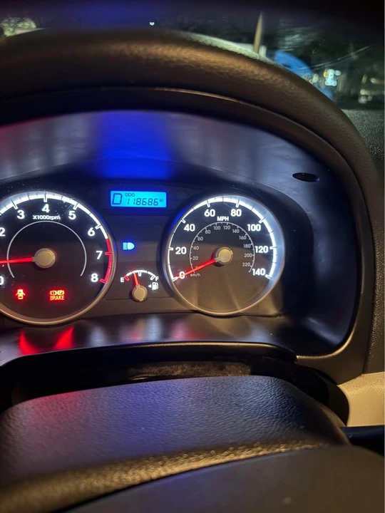 2010 Hyundai Accent - Image 8 of 10