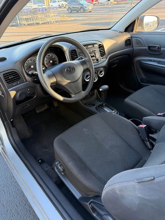 2010 Hyundai Accent - Image 9 of 13