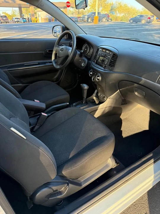 2010 Hyundai Accent - Image 11 of 13