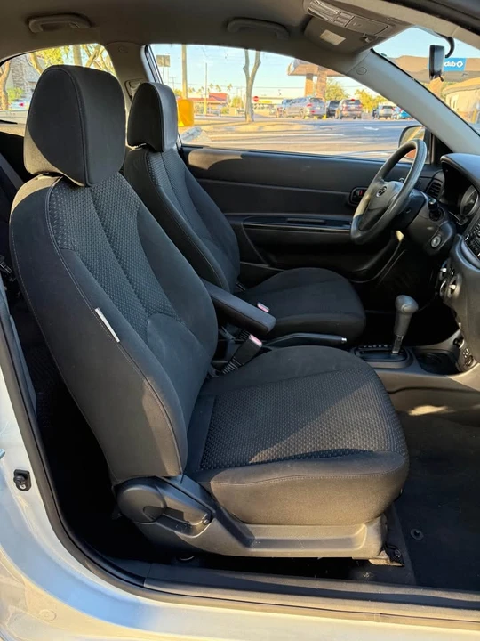 2010 Hyundai Accent - Image 10 of 13