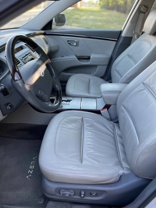 2010 Hyundai Azera - Image 7 of 11