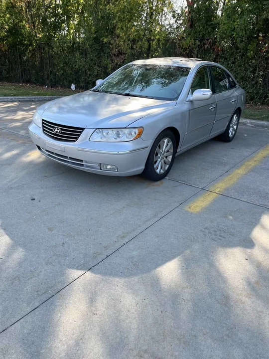 2010 Hyundai Azera - Image 2 of 11