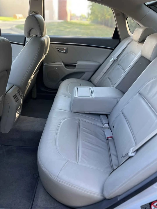 2010 Hyundai Azera - Image 9 of 11