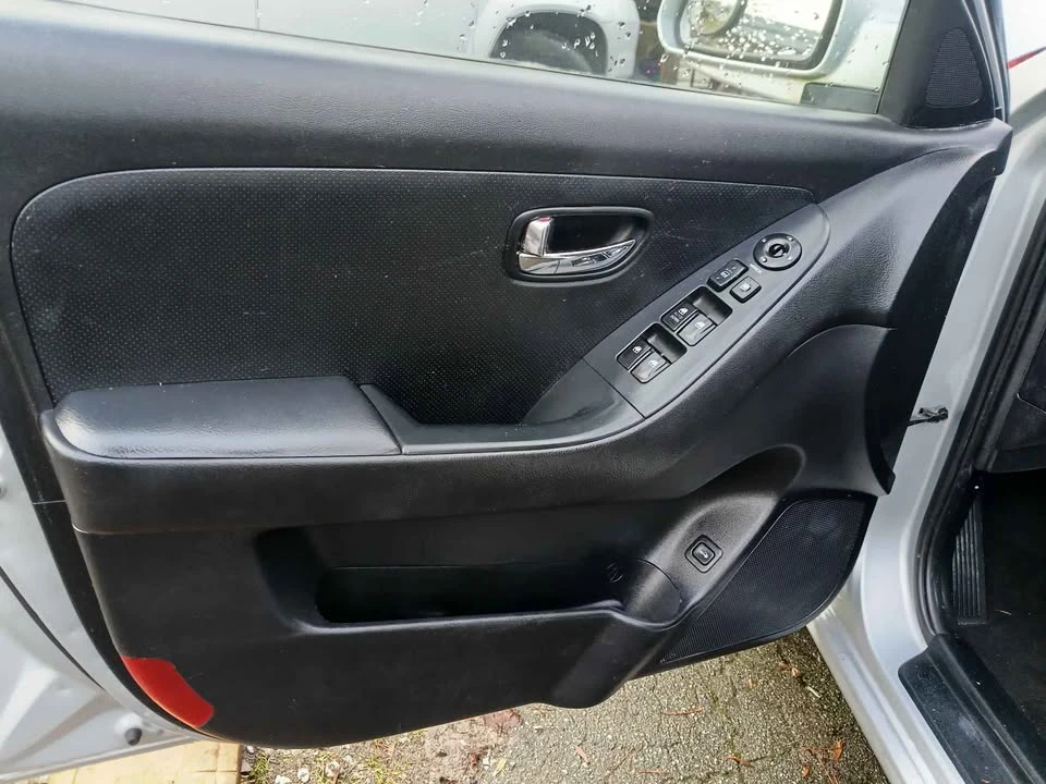 2010 Hyundai Elantra - Image 5 of 7