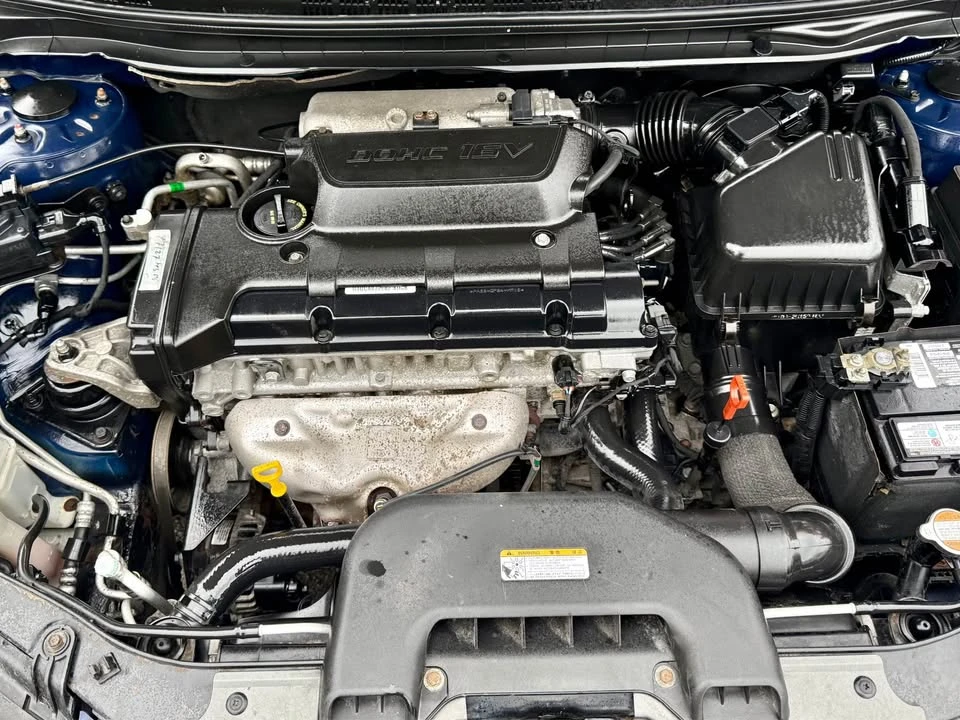 2010 Hyundai Elantra - Image 10 of 18