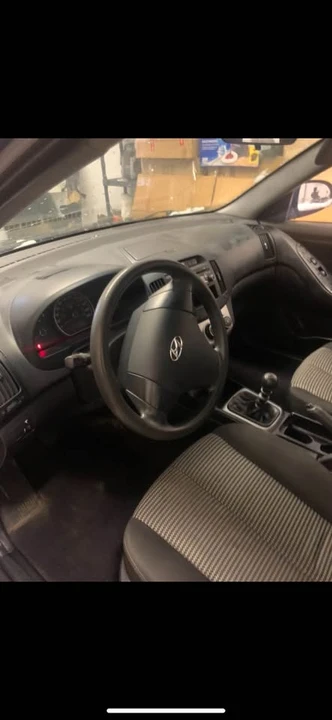 2010 Hyundai Elantra - Image 11 of 12
