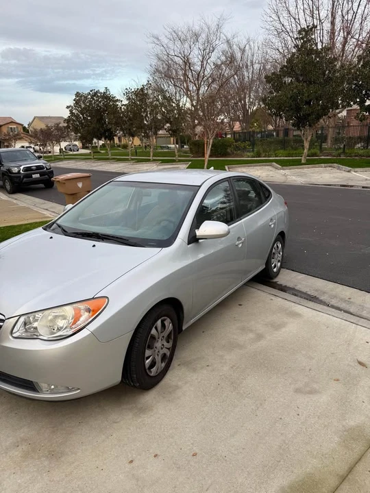 2010 Hyundai Elantra - Image 2 of 9