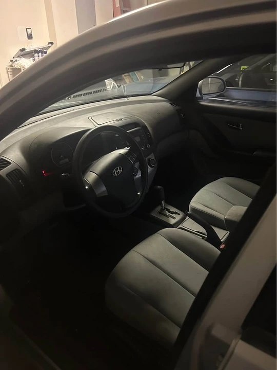 2010 Hyundai Elantra - Image 4 of 9