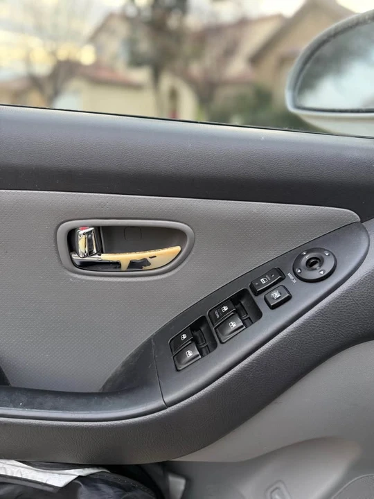 2010 Hyundai Elantra - Image 8 of 9