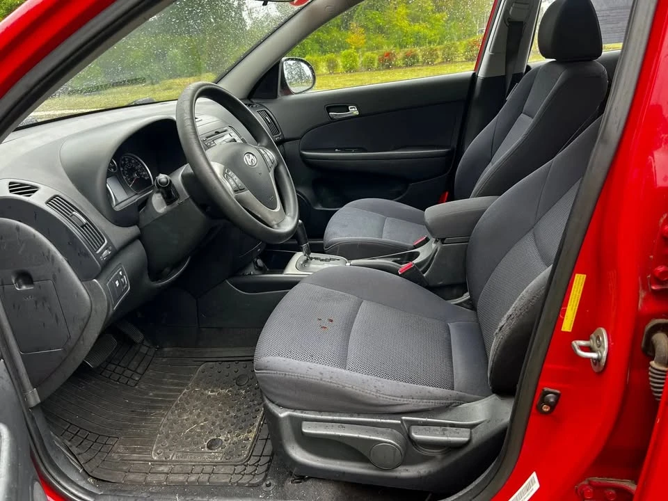 2010 Hyundai Elantra - Image 12 of 20
