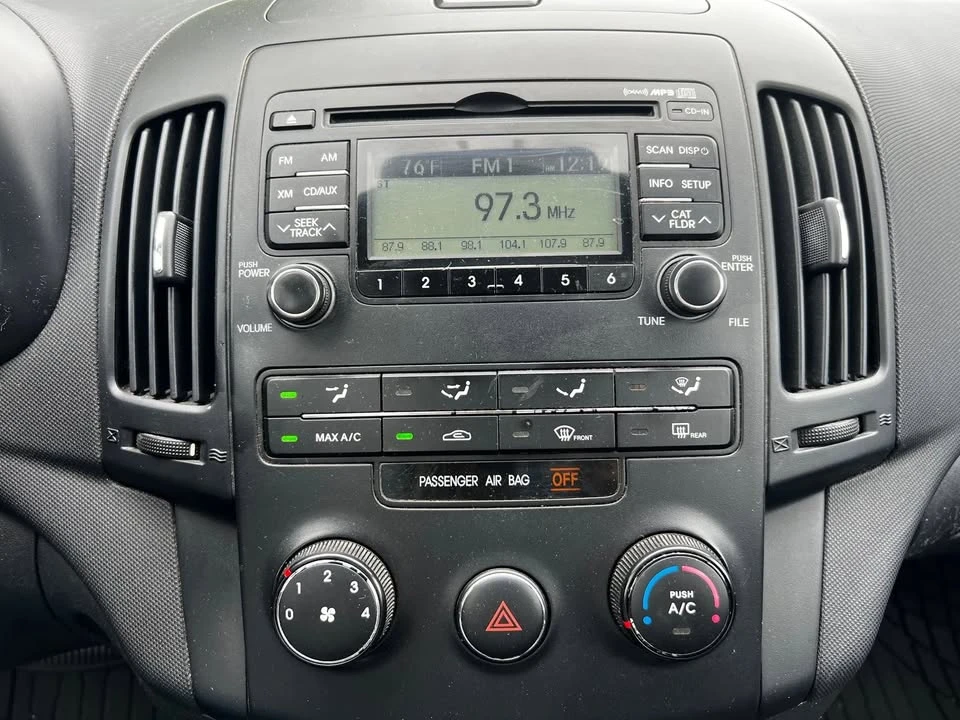 2010 Hyundai Elantra - Image 18 of 20