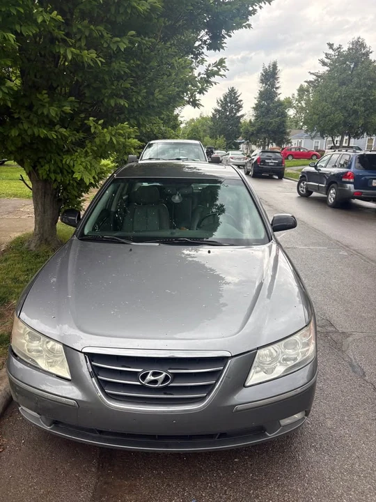 2010 Hyundai Elantra - Image 3 of 4