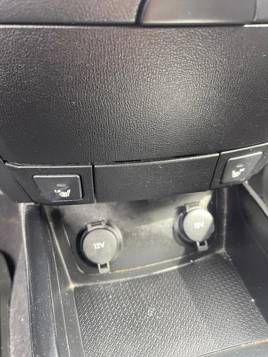 2010 Hyundai Elantra - Image 11 of 17